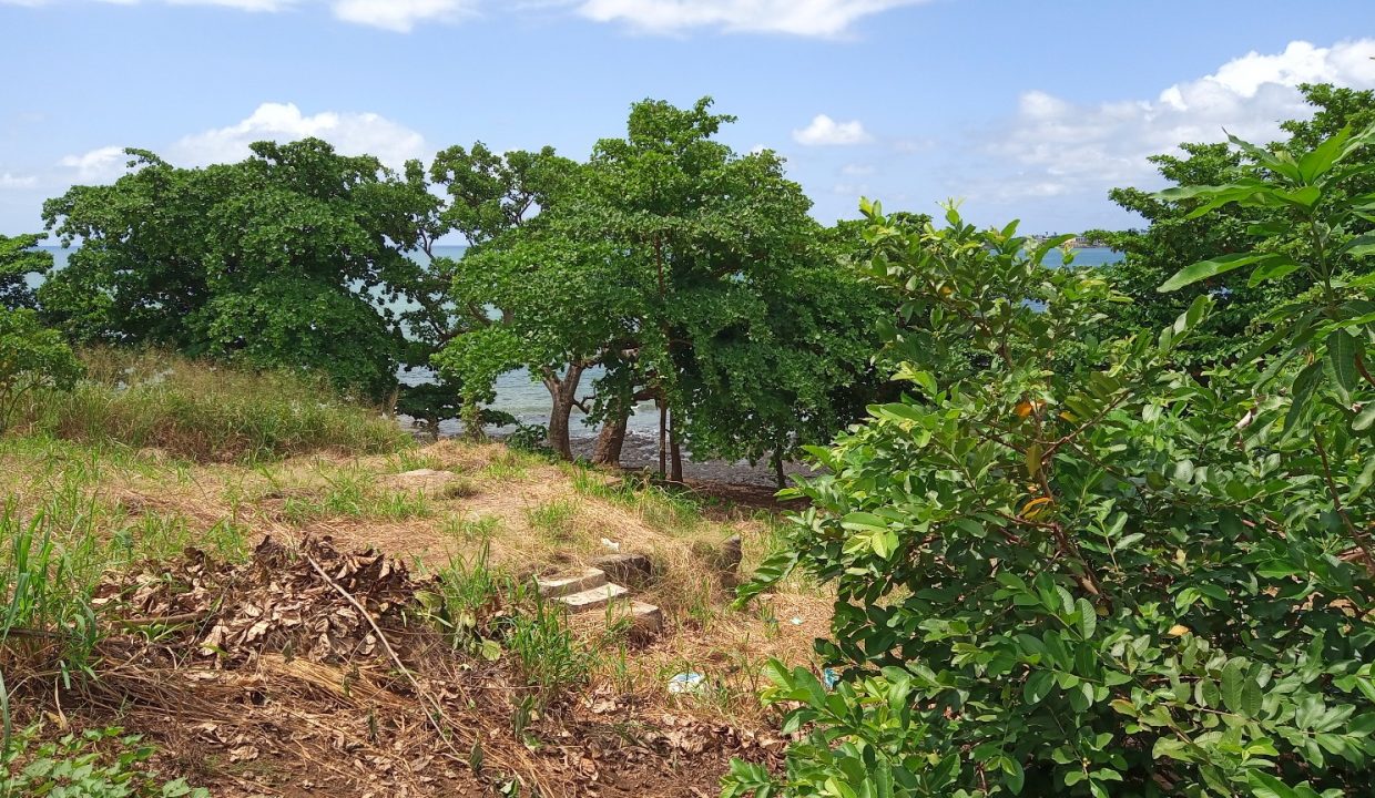 PRA 04 Terreno beira mar 2500m2 Passadeira Sao Tome com casa para renovar_005
