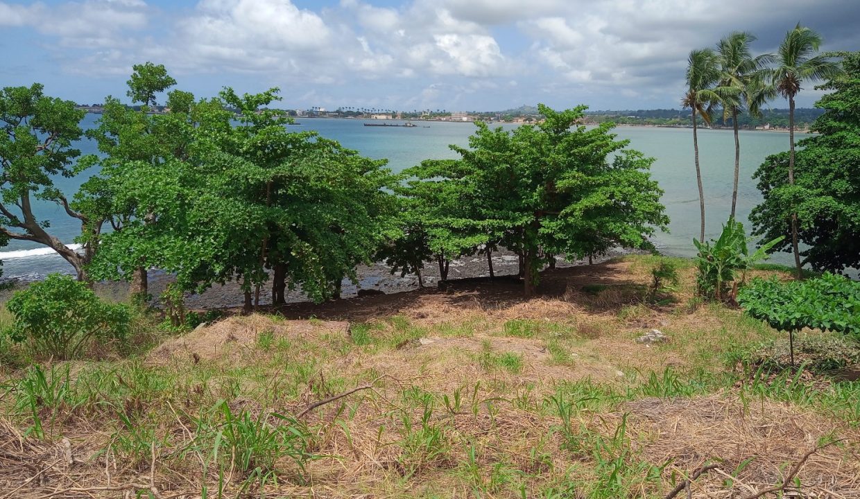PRA 04 Terreno beira mar 2500m2 Passadeira Sao Tome com casa para renovar_017